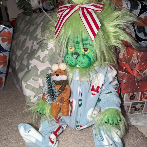 Grinch Baby Doll - Picture 4 of 6